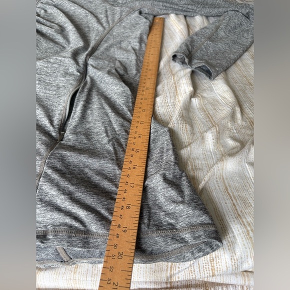 Athleta plus size 1X heathered grey athletic jacket with hood thumb holes - Picture 3 of 10